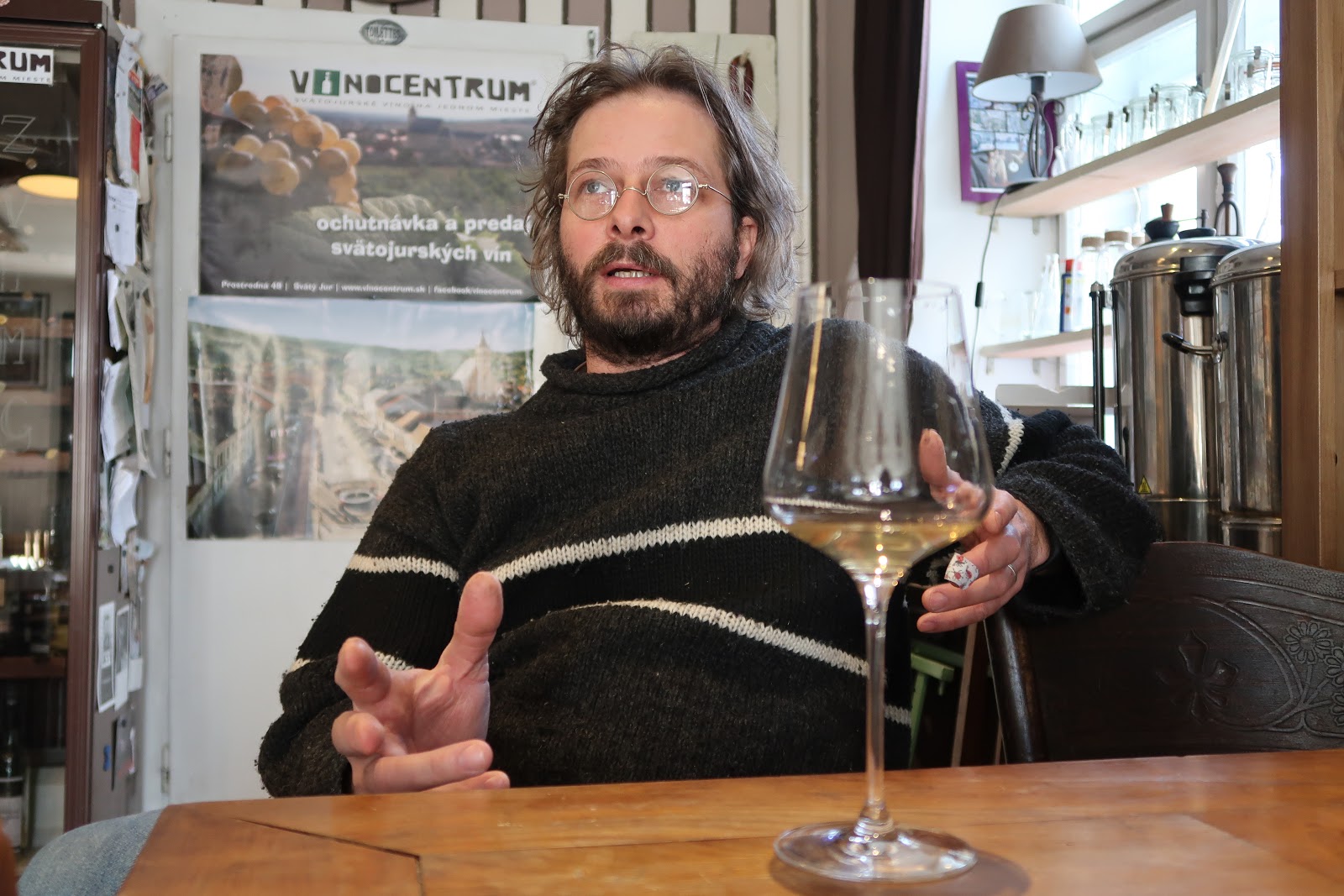 KAM ZA VÍNOM do vínotéky – ViNOCENTRUM (Svätý Jur)